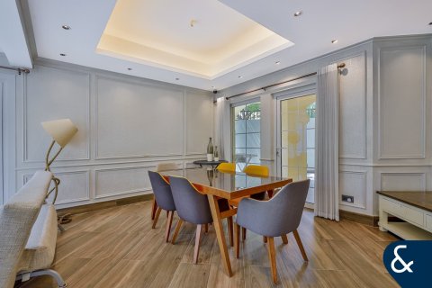 Купить виллу в Dubai Land, Дубай: 4 спальни, 394м², № 74498 - фото 4