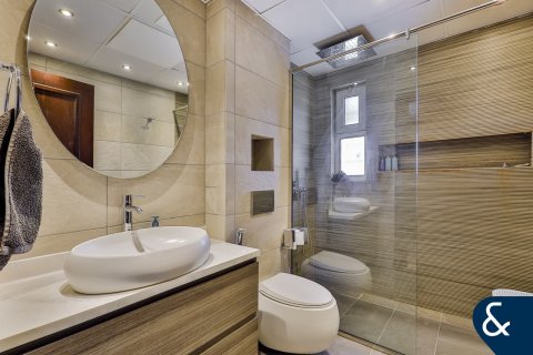 Купить виллу в Dubai Land, Дубай: 4 спальни, 394м², № 74498 - фото 16