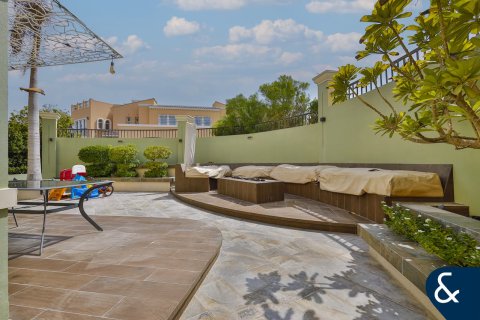 Купить виллу в Dubai Land, Дубай: 4 спальни, 394м², № 74498 - фото 3