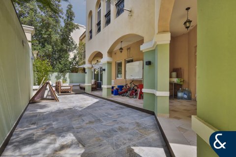 Купить виллу в Dubai Land, Дубай: 4 спальни, 394м², № 74498 - фото 18