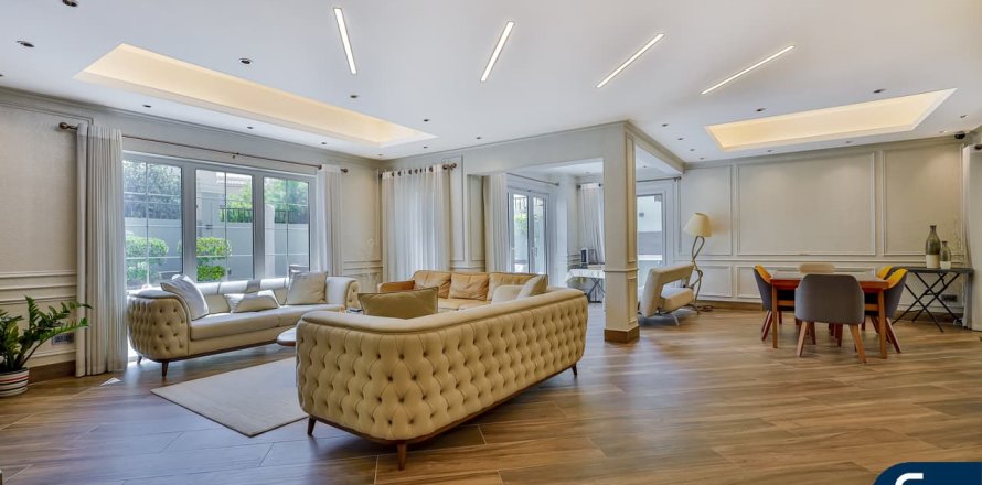 Вилла в Dubai Land, Дубай, 4 спальни, 394м², № 74498