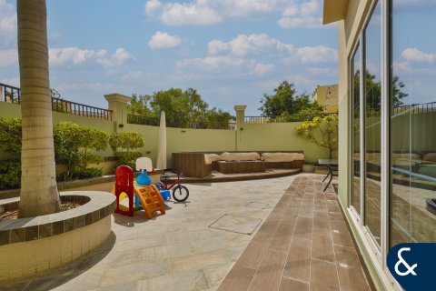 Купить виллу в Dubai Land, Дубай: 4 спальни, 394м², № 74498 - фото 17