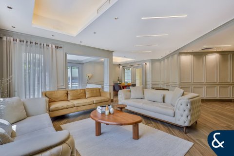 Купить виллу в Dubai Land, Дубай: 4 спальни, 394м², № 74498 - фото 5