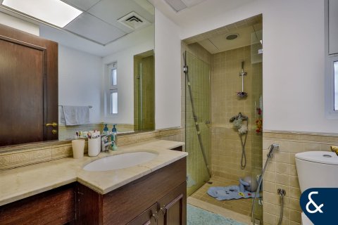 Купить виллу в Dubai Land, Дубай: 4 спальни, 394м², № 74498 - фото 11