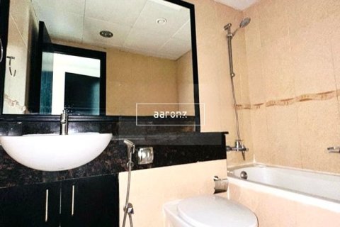 Apartment in Jumeirah Lake Towers, Dubai 2 bedrooms, 82.6 sq.m. № 53003 - photo 10