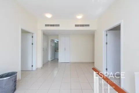 Villa in Meadows, Dubai 4 bedrooms, 339 sq.m. № 122626 - photo 10