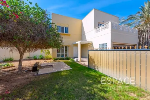 Villa in Meadows, Dubai 4 bedrooms, 339 sq.m. № 122626
