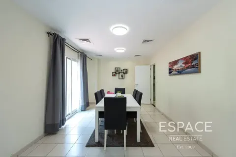 Villa in Meadows, Dubai 4 bedrooms, 339 sq.m. № 122626 - photo 6