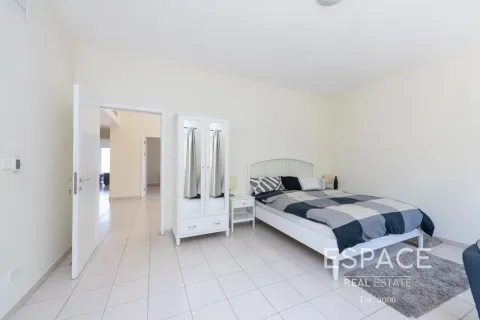 Villa in Meadows, Dubai 4 bedrooms, 339 sq.m. № 122626 - photo 15