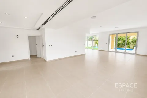 Villa in Legacy Nova Villas, Jumeirah Park, Dubai 4 bedrooms, 455 sq.m. № 122627 - photo 3
