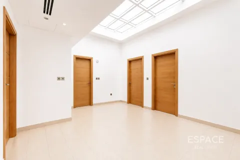 Villa in Legacy Nova Villas, Jumeirah Park, Dubai 4 bedrooms, 455 sq.m. № 122627 - photo 6