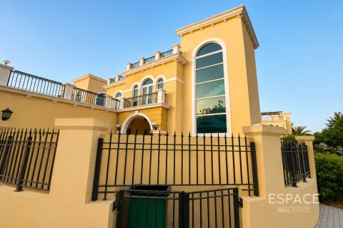 Villa in Legacy Nova Villas, Jumeirah Park, Dubai 4 bedrooms, 455 sq.m. № 122627 - photo 14