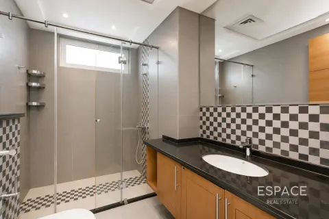 Villa in Legacy Nova Villas, Jumeirah Park, Dubai 4 bedrooms, 455 sq.m. № 122627 - photo 9