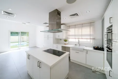 Villa à Meadows, Dubai, 5 chambres, 391 m², № 122622 - photo 8