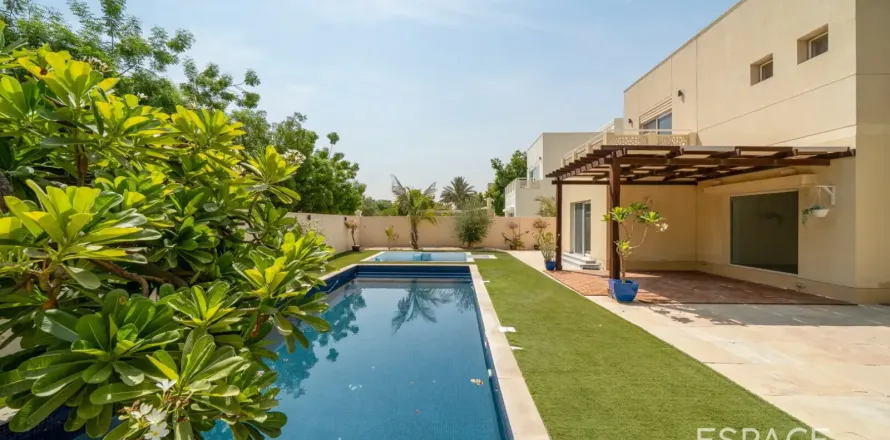 Villa à Meadows, Dubai, 5 chambres, 391 m², № 122622