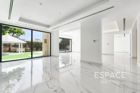 Villa in The Lakes, Dubai 6 bedrooms, 569 sq.m. № 122624