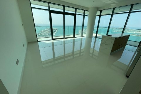 Apartment in EMAAR Beachfront, Dubai Harbour, Dubai 3 bedrooms, 180 sq.m. № 38282 - photo 2