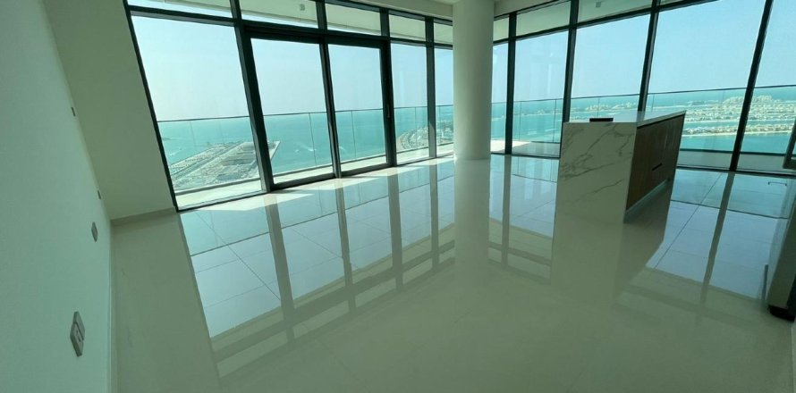Apartment in EMAAR Beachfront, Dubai Harbour, Dubai 3 bedrooms, 180 sq.m. № 38282