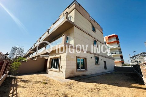 Снять в аренду виллу в District 10, Джумейра Вилладж Серкл, Дубай: 5 спален, 143м², № 38281 - фото 13