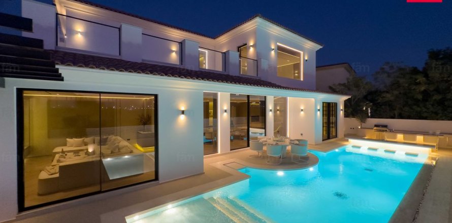 Villa à Dubai, 5 chambres, 871.1 m², № 13082