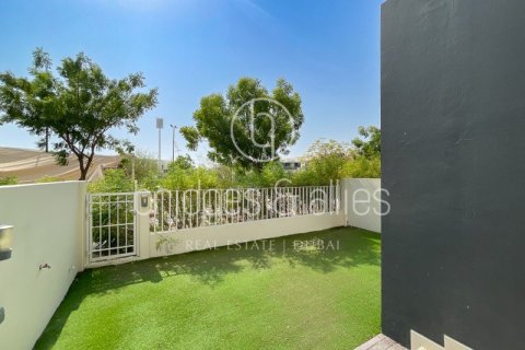 Villa en Dubai Hills Estate, Dubai, 4 dormitorios, 201.5 m², № 77255 - foto 2