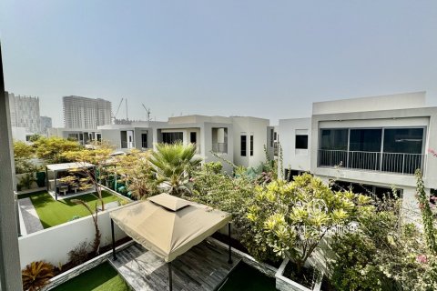 Villa en Dubai Hills Estate, Dubai, 3 dormitorios, 399.7 m², № 77254 - foto 4