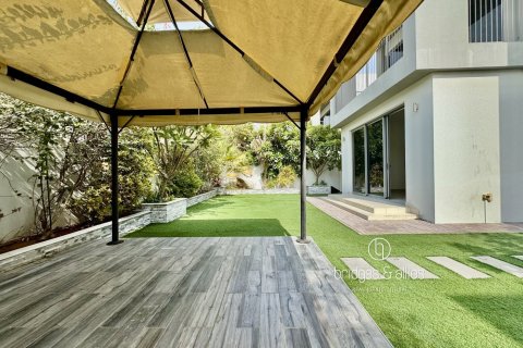 Villa en Dubai Hills Estate, Dubai, 3 dormitorios, 399.7 m², № 77254 - foto 7