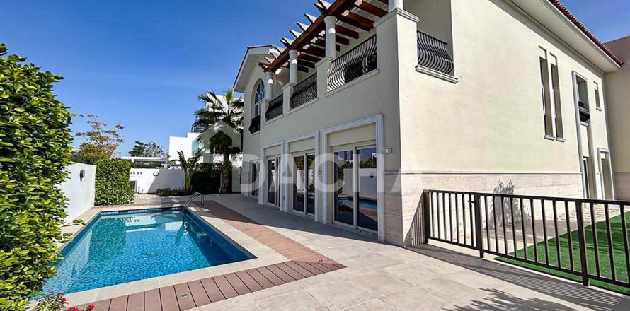 Villa en Dubai, 5 dormitorios, 702.4 m², № 7059