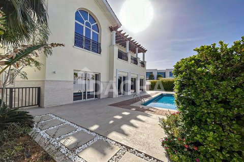 Villa en Dubai, 5 dormitorios, 702.4 m², № 7059 - foto 9