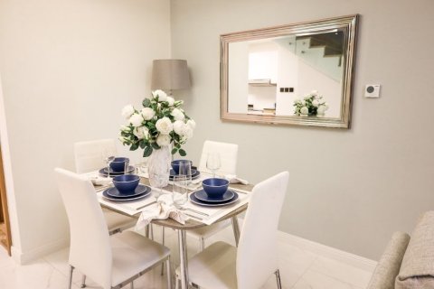 Townhouse in Rukan, Dubai 4 bedrooms, 180 sq.m. № 3808 - photo 5