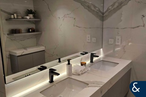 Apartment in Downtown Dubai (Downtown Burj Dubai), Dubai 2 bedrooms, 118 sq.m. № 98170 - photo 13