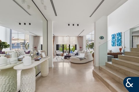 Villa in Jumeirah Islands, Dubai 5 bedrooms, 567 sq.m. № 98171 - photo 15