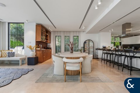 Villa in Jumeirah Islands, Dubai 5 bedrooms, 567 sq.m. № 98171 - photo 7