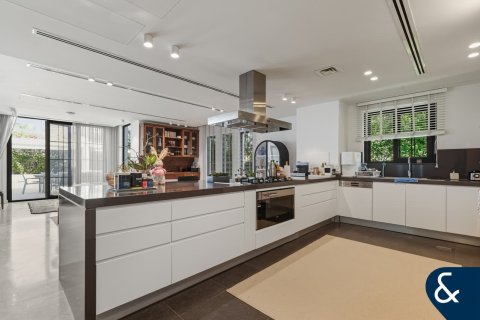 Villa in Jumeirah Islands, Dubai 5 bedrooms, 567 sq.m. № 98171 - photo 9