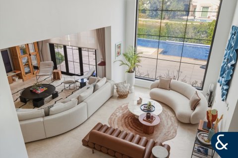 Villa in Jumeirah Islands, Dubai 5 bedrooms, 567 sq.m. № 98171 - photo 16