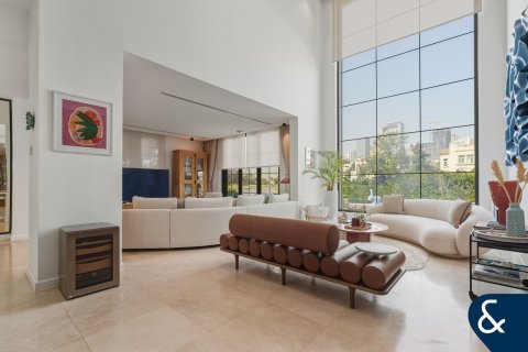 Villa in Jumeirah Islands, Dubai 5 bedrooms, 567 sq.m. № 98171 - photo 2