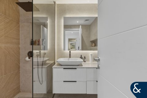 Villa in Jumeirah Islands, Dubai 5 bedrooms, 567 sq.m. № 98171 - photo 19