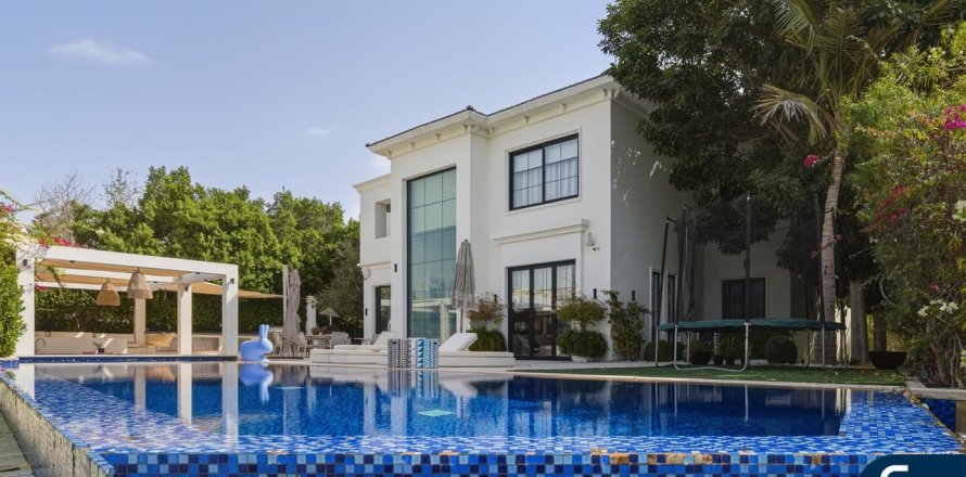 Villa in Jumeirah Islands, Dubai 5 bedrooms, 567 sq.m. № 98171