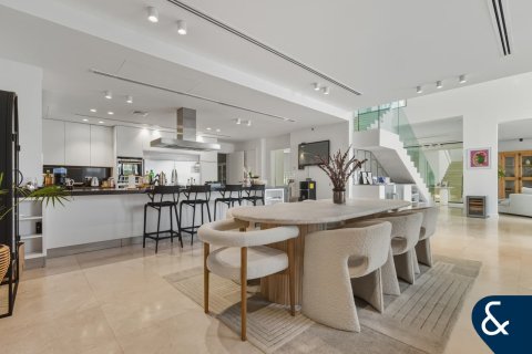 Villa in Jumeirah Islands, Dubai 5 bedrooms, 567 sq.m. № 98171 - photo 6