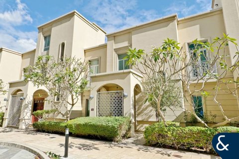 Apartment in Emaar 6 Towers, Dubai Marina, Dubai 3 bedrooms, 408 sq.m. № 76372 - photo 1