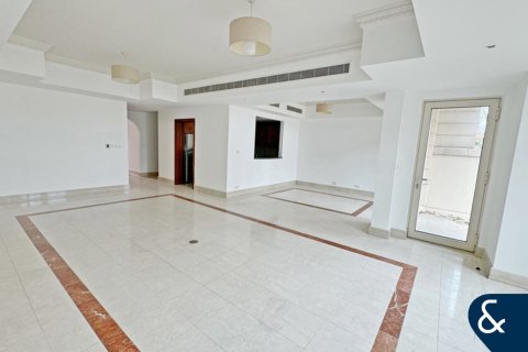 Apartment in Emaar 6 Towers, Dubai Marina, Dubai 3 bedrooms, 408 sq.m. № 76372 - photo 5