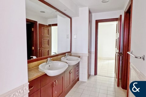 Apartment in Emaar 6 Towers, Dubai Marina, Dubai 3 bedrooms, 408 sq.m. № 76372 - photo 16