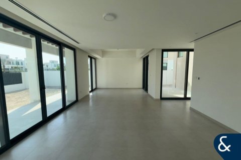 Снять в аренду виллу в Arabian Ranches 3, Дубай: 4 спальни, 459м², № 76370 - фото 4