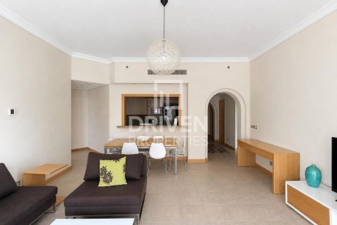 Apartment in Shoreline Apartments, Palm Jumeirah, Dubai 2 bedrooms, 185.53 sq.m. № 128557 - photo 2