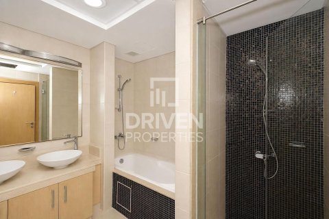 Apartment in Shoreline Apartments, Palm Jumeirah, Dubai 2 bedrooms, 185.53 sq.m. № 128557 - photo 18