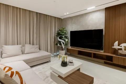 Apartment in Dubai Land, Dubai 2 bedrooms, 125 sq.m. № 68288 - photo 1