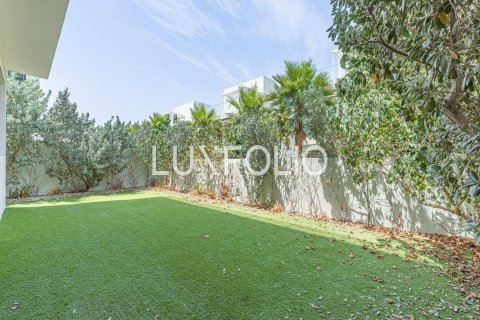 Townhouse in Jumeirah Golf Estates, Dubai 4 bedrooms, 322 sq.m. № 45677 - photo 2