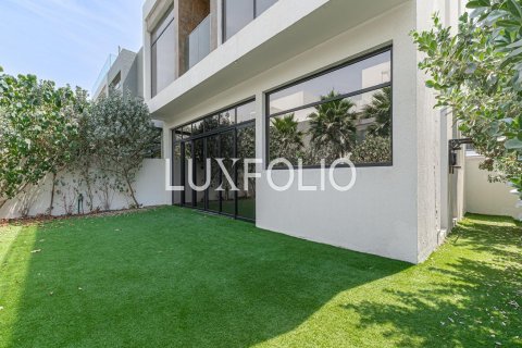 Townhouse in Jumeirah Golf Estates, Dubai 4 bedrooms, 322 sq.m. № 45677 - photo 1