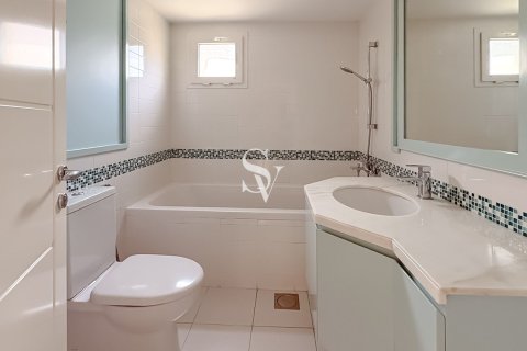 Снять в аренду виллу в Meadows, Дубай: 5 спален, 549м², № 99881 - фото 25