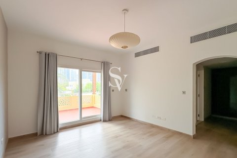 Снять в аренду виллу в Meadows, Дубай: 5 спален, 549м², № 99881 - фото 15